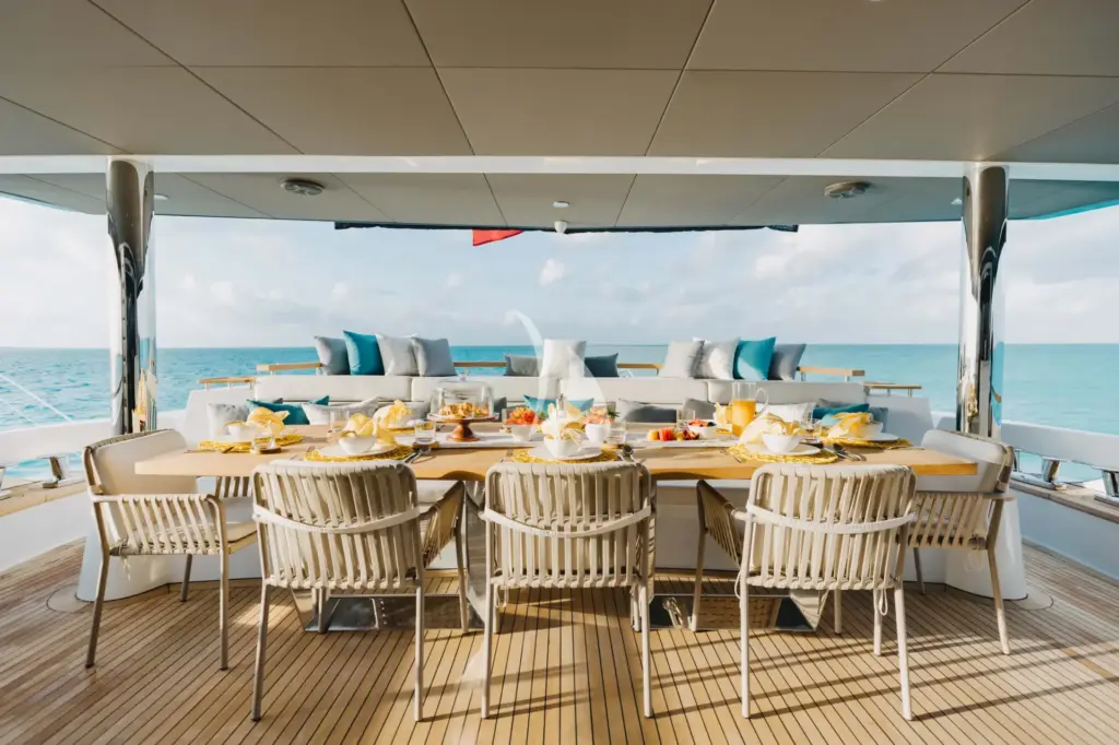 AMORE - Main Deck Aft