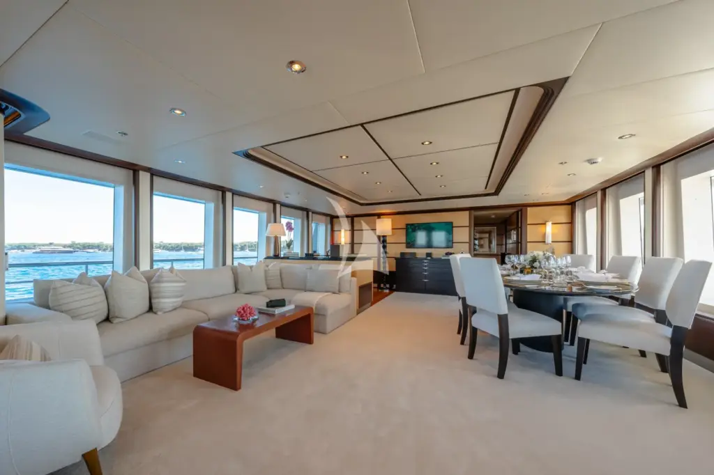 GLADIATOR - Main Salon