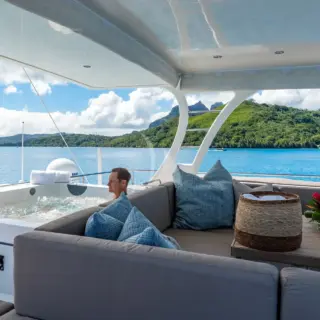 Jacuzzi and Flybridge dining