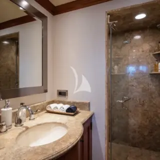 Guest Ensuite Bathroom with Shower