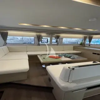 Salon/Dining area