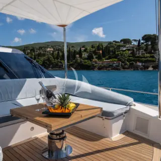 Pembe. Exterior