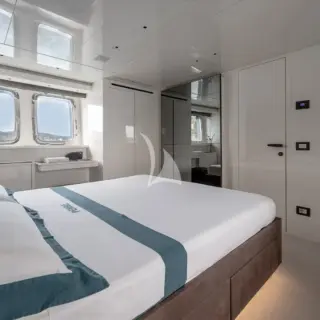 Pembe. Owner cabin