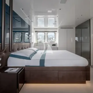 Pembe. Owner cabin