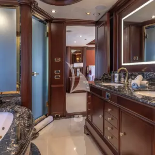 Master en suite bathroom