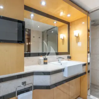LOWER STATEROOM 2 HEAD