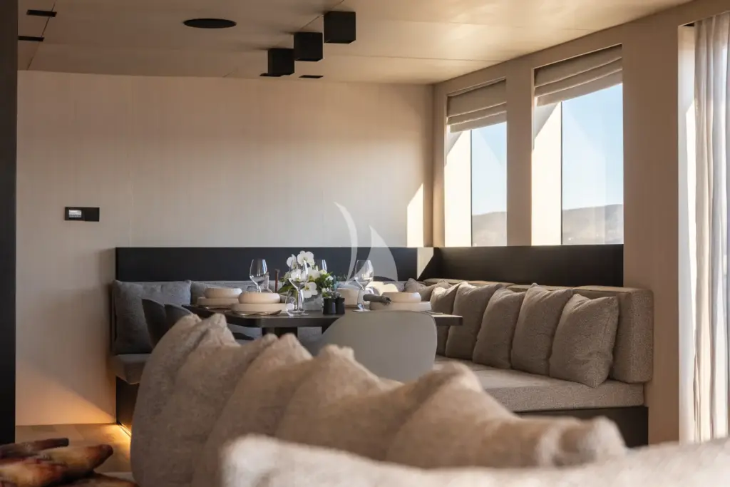 Funky Choice - Salon & Dining Area