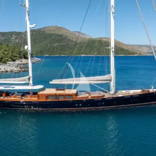 Profile at anchor