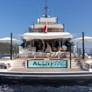 Beach club and pool