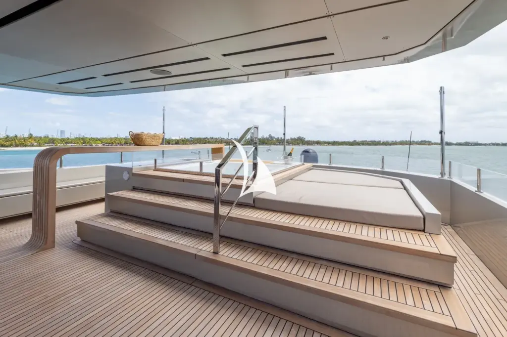 MAVERICK - Sun deck jacuzzi