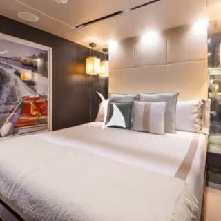 Lower deck VIP cabin
