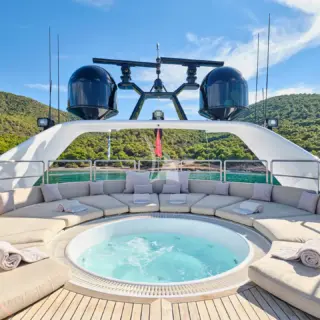 Sundeck Jacuzzi