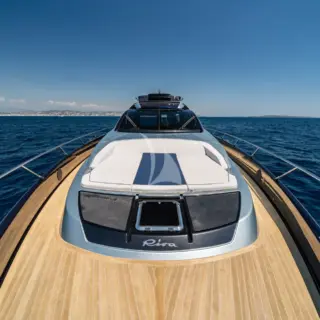 Bow looking back