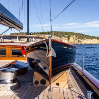 Sailing dinghy
