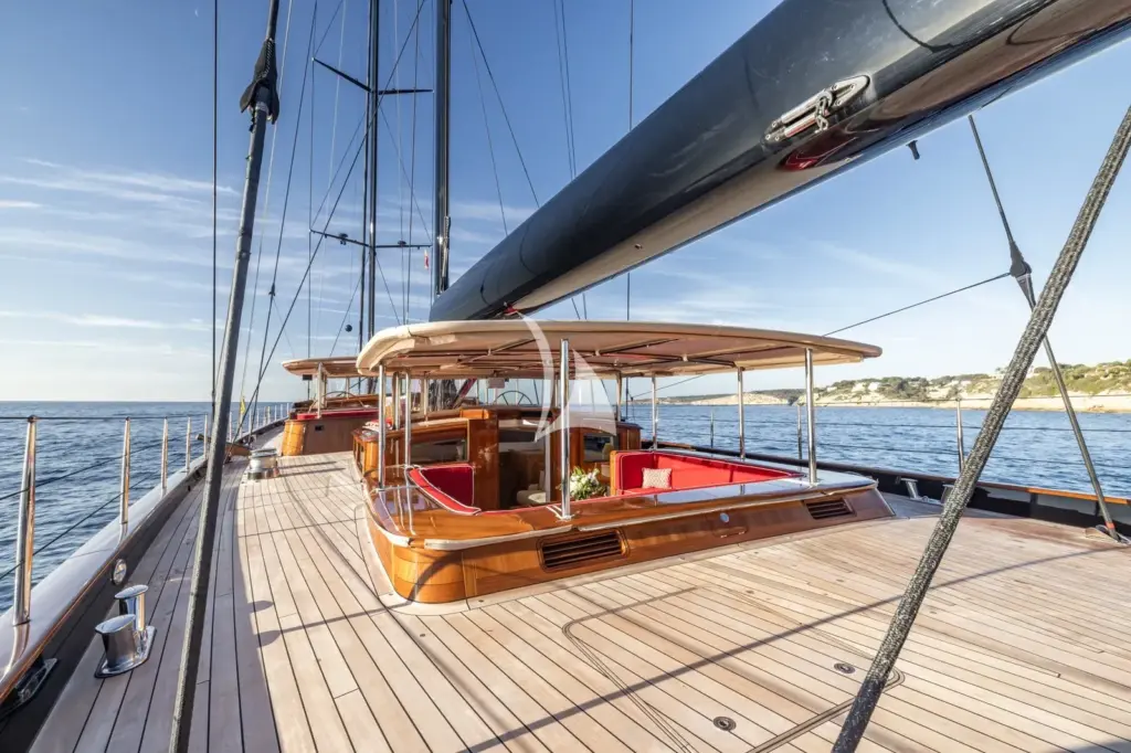 MAXIMUS - Aft deckhouse, cockpit to master cabin