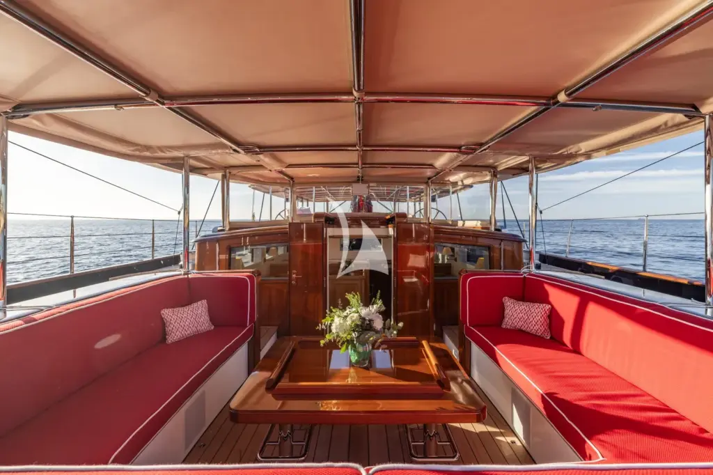 MAXIMUS - Aft deckhouse, cockpit to master cabin