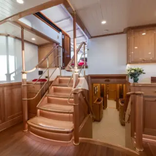 Cockpit to upper deck lounge