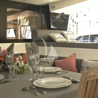 REVE2MER - dining table