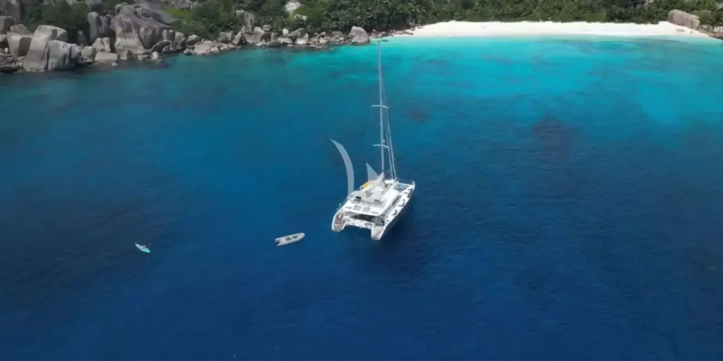 REVE2MER - at anchor