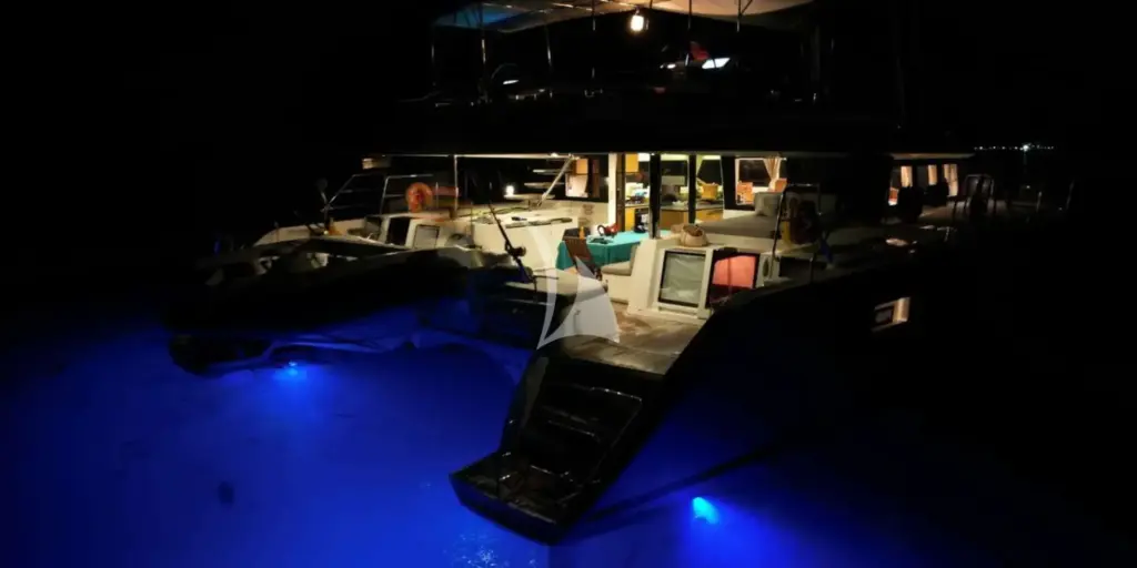 REVE2MER - at anchor