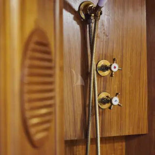 Black Swan - bathroom details