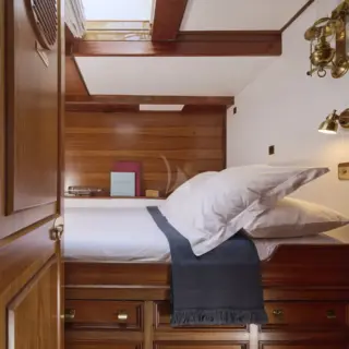 Black Swan - double cabin