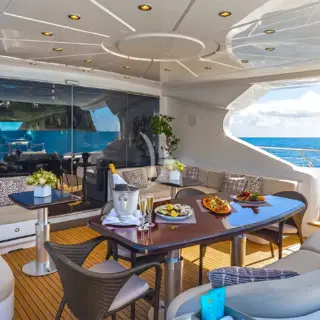 Aft deck alfresco dining