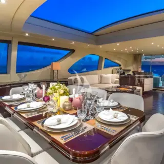 Main salon dining