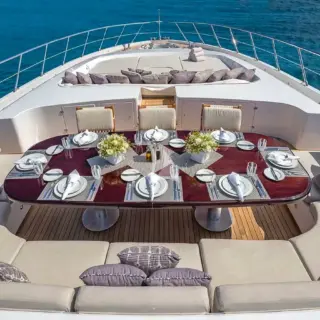 Forward dining and sunpads