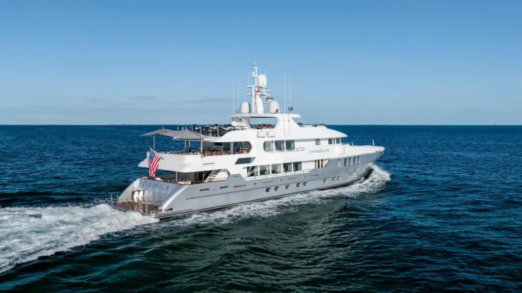 CHASSEUR - Running Stern