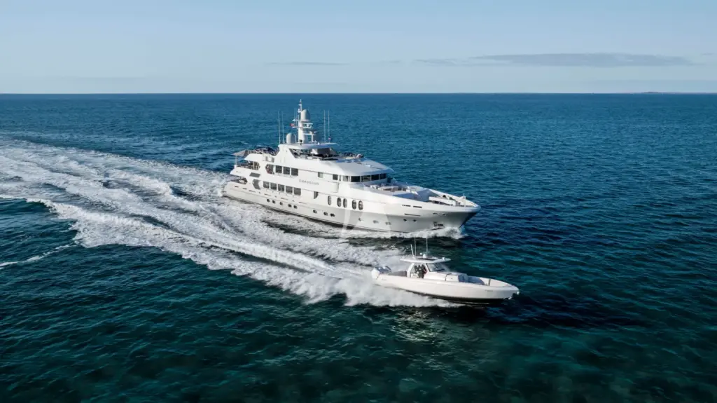 CHASSEUR - Running with Tender