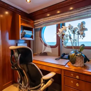 Primary Cabin Private Office
