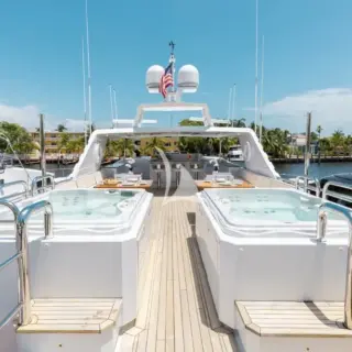 Flybridge Jacuzzi's