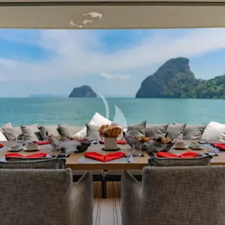 Bridge deck aft dining