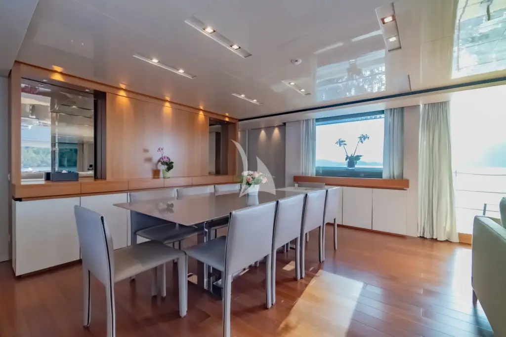 OCTAVE - Main deck dining area