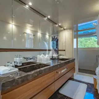 Master cabin en suite