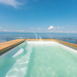 Sun Deck - Jacuzzi