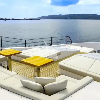Foredeck - saloon area