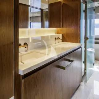 Main deck Master cabin - en suite facilities