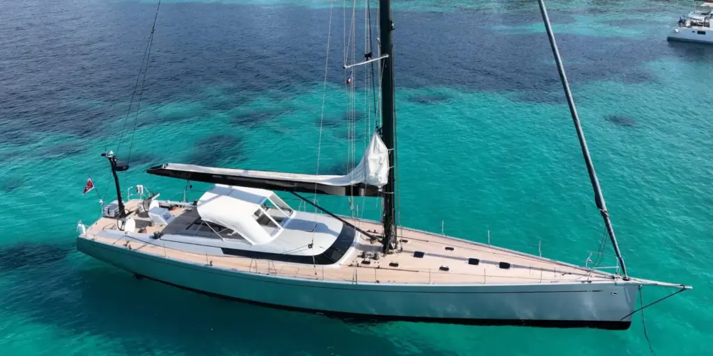 LA LOEVIE - At anchor