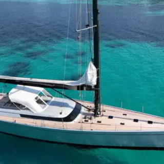 LA LOEVIE - At anchor