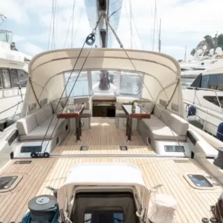 LA LOEVIE - Cockpit with bimini