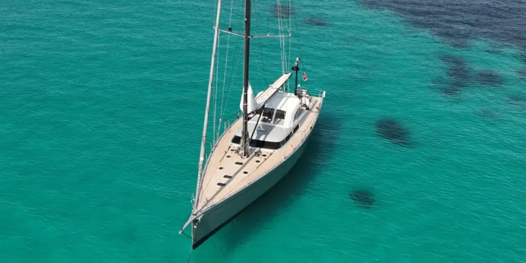 LA LOEVIE - At anchor