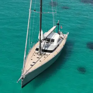 LA LOEVIE - At anchor