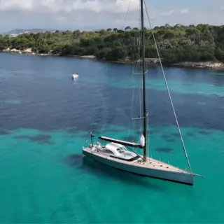 LA LOEVIE - At anchor