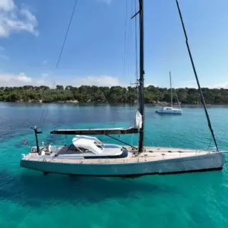 LA LOEVIE - At anchor