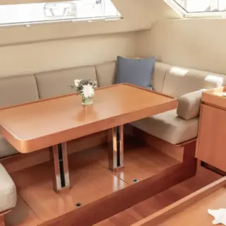 LA LOEVIE - Interior dining table