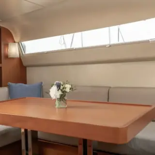 LA LOEVIE - Interior dining table