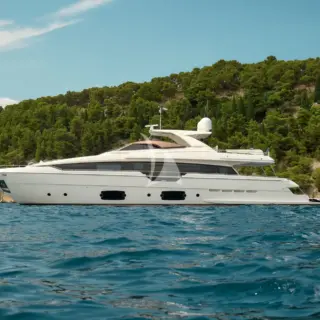 Yacht profile