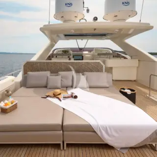 Flybridge lounge